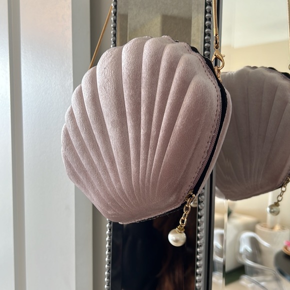 Shell Clam Purse - Picture 2 of 3